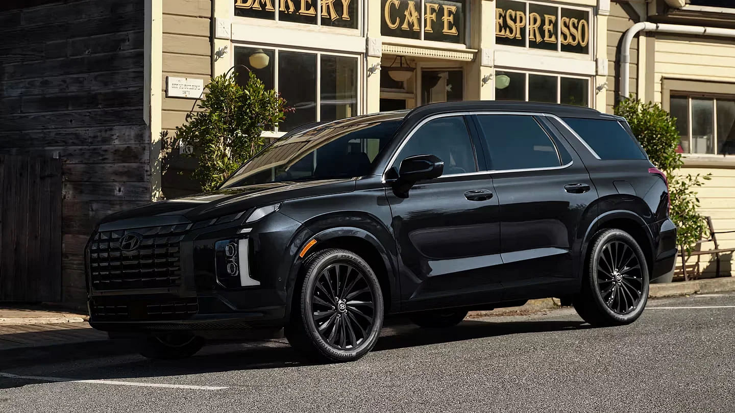 2024 Hyundai Palisade Calligraphy Night Edition parked