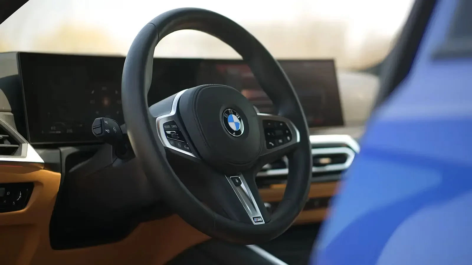 2024 BMW 330i steering wheel