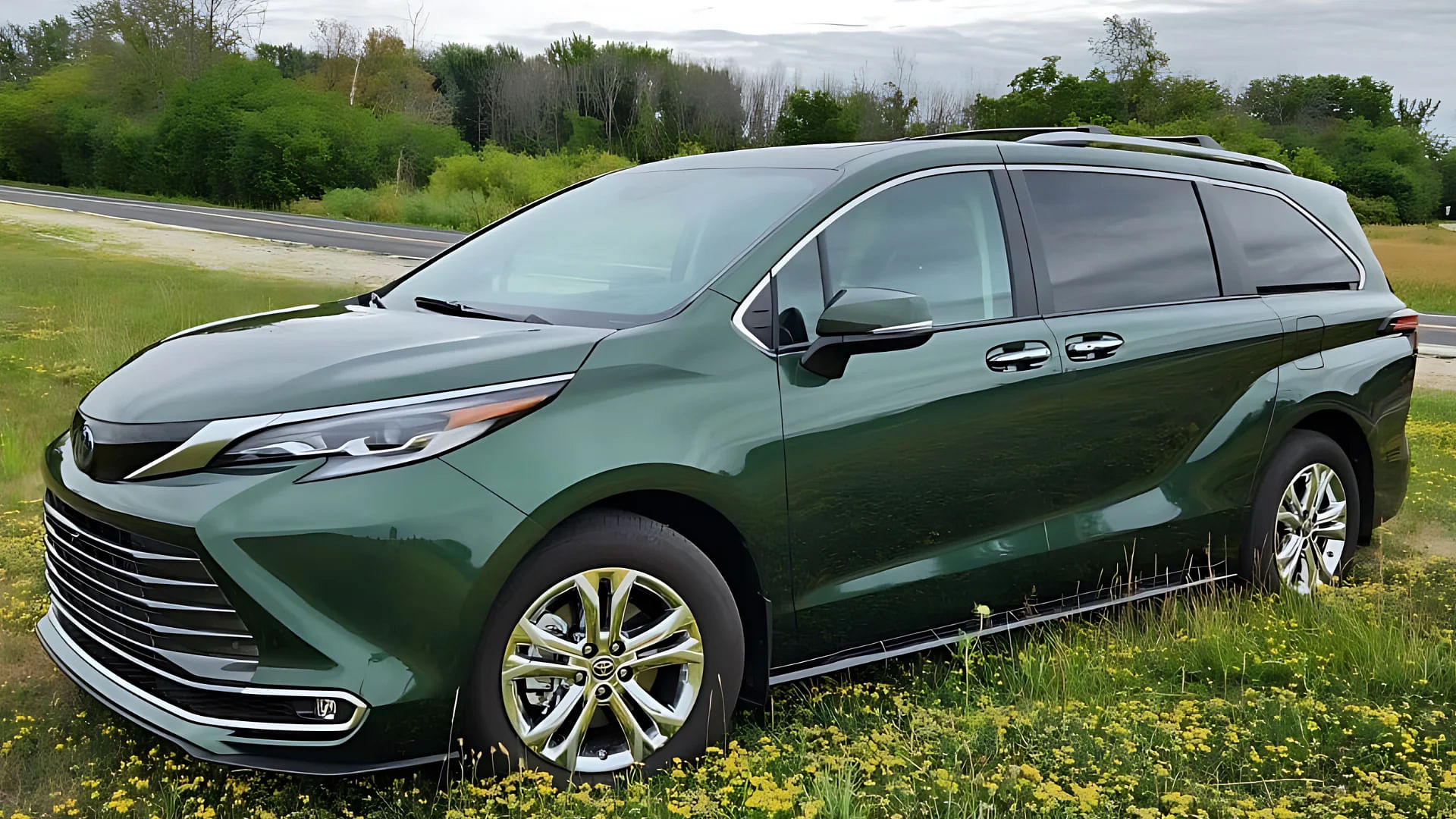 Green 2024 Toyota Sienna Side Profile Photograph