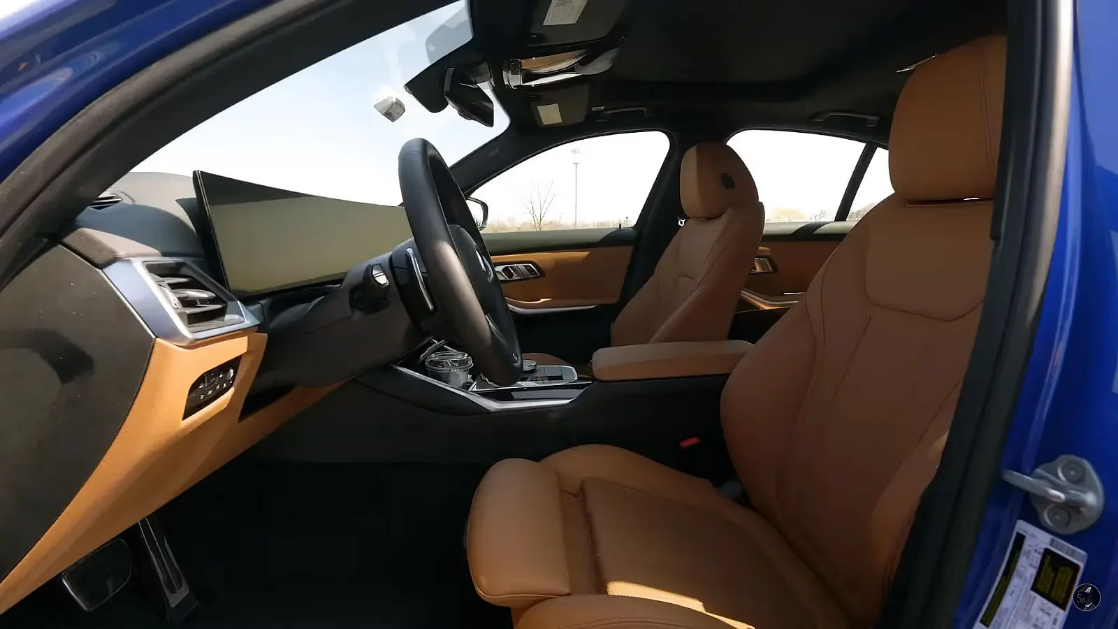 2024 BMW 330i front seats