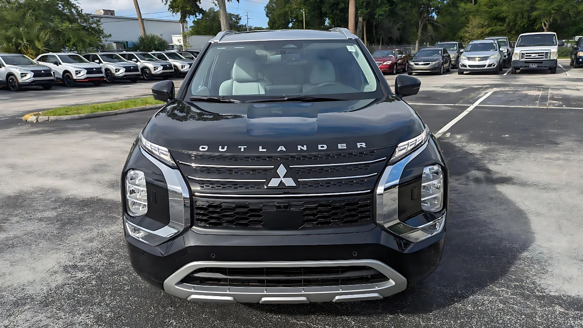 2024 Mitsubishi Outlander Exterior