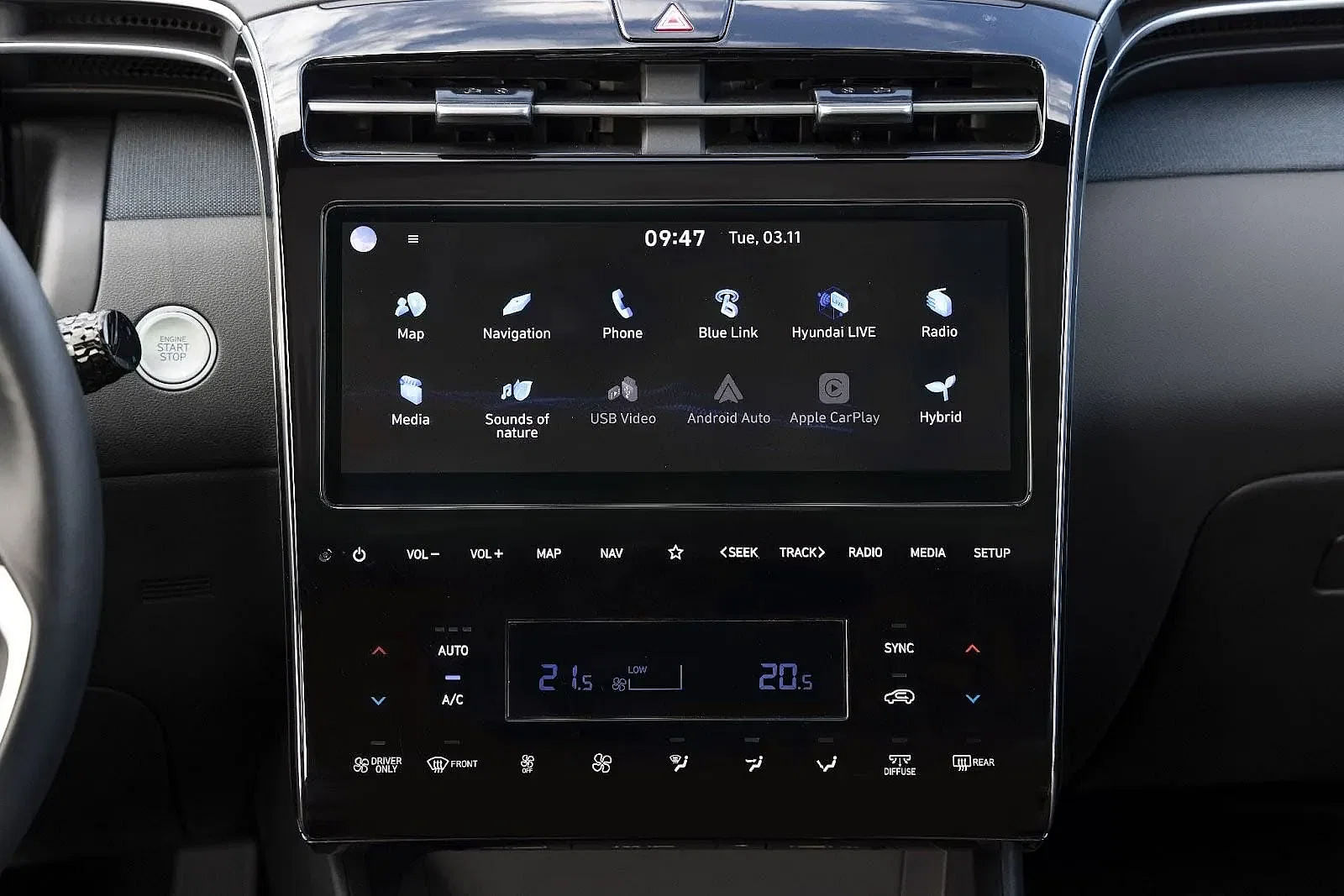 2024 Hyundai Tucson infotainment screen and HVAC controls